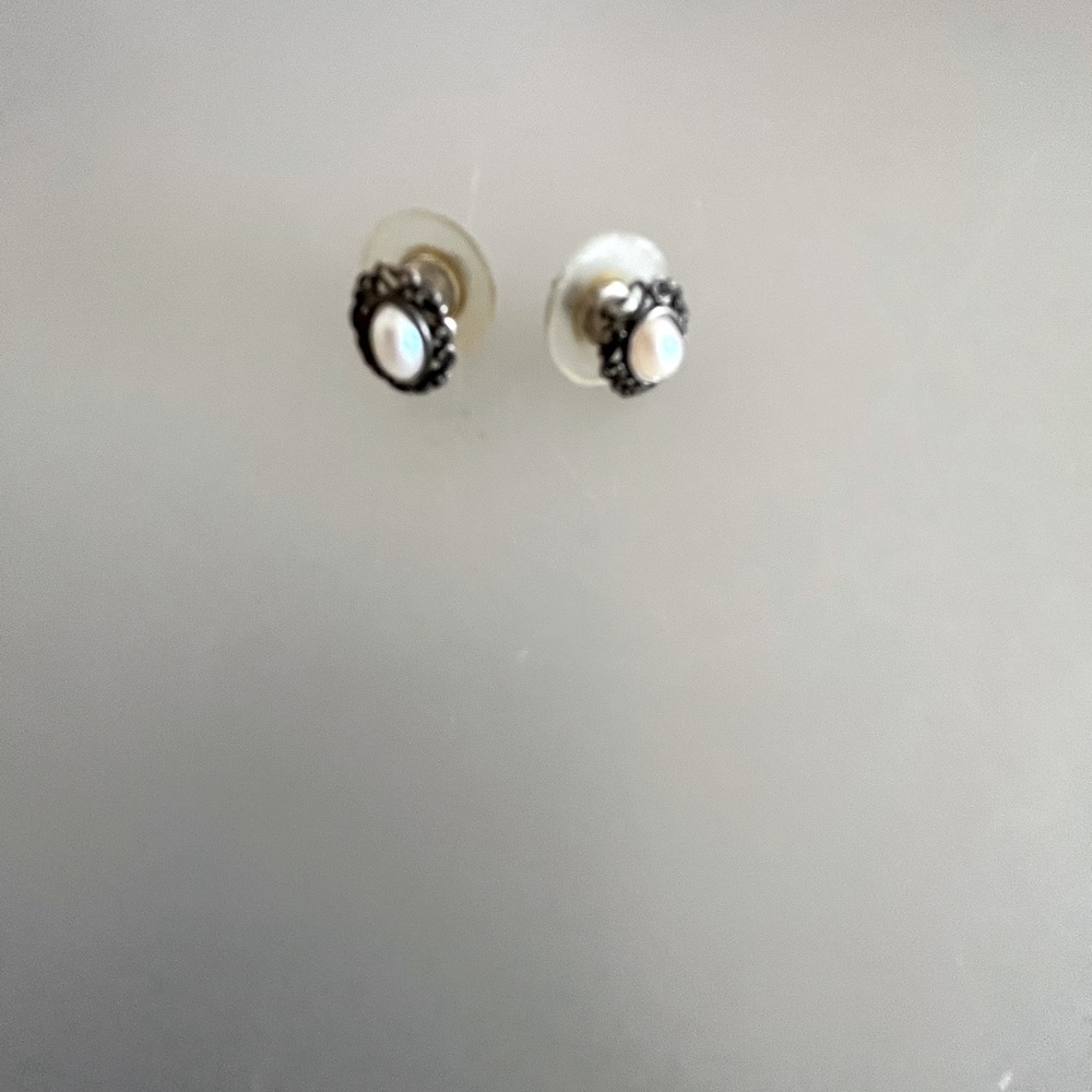 Pearl silver post earrings
